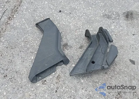 2017 Kia Cadenza Premium z USA, uszkodzony, nr VIN KNALC4J16H5080273